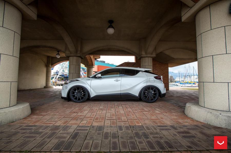  Toyota C-HR on Vossen Wheels (VFS10) 2017 года  (фото 9 из 20)